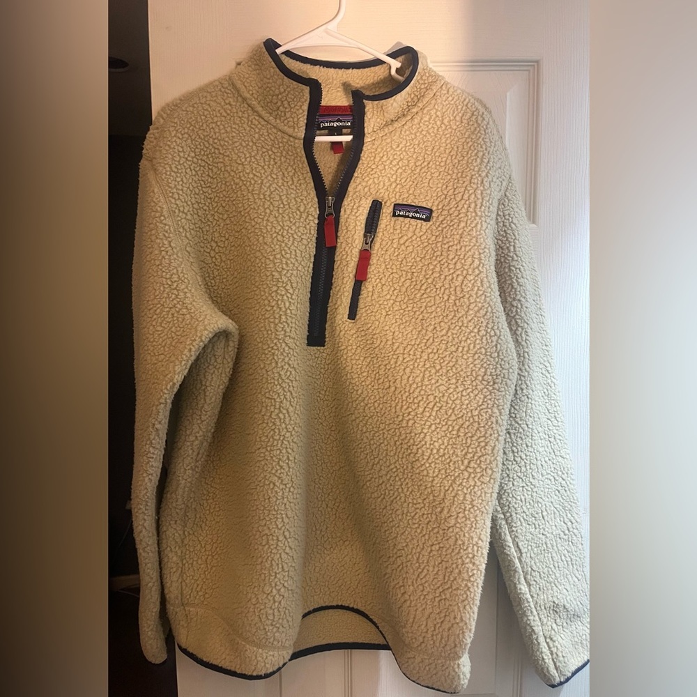 Patagonia Beige Fleece Jacket with Red and Navy Accents
